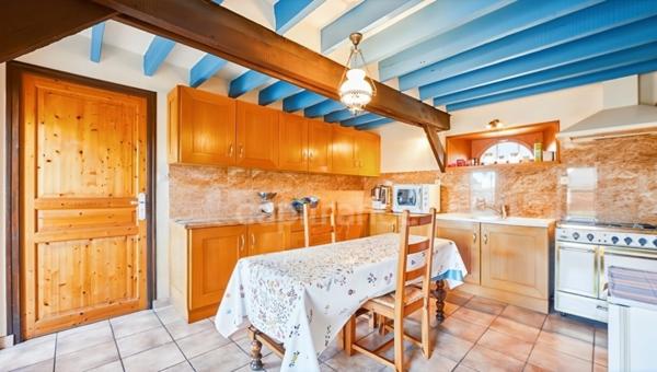 Maison en Pierre à vendre 8 pièces à JANZE