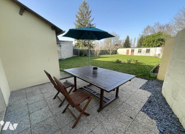 Maison de bourg de 60m² de plain pied rénovée avec garage et dépendances sur MARESCHE