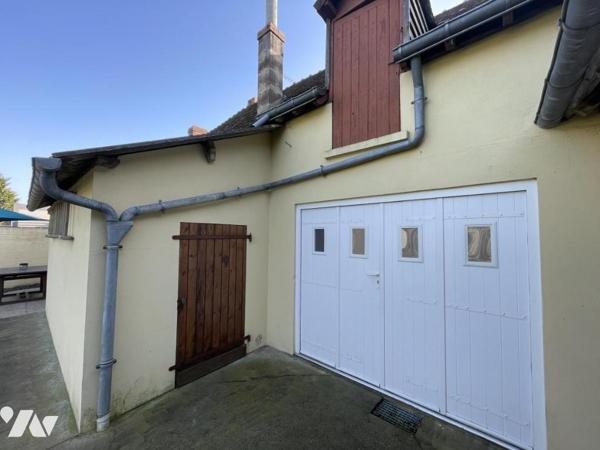 Maison de bourg de 60m² de plain pied rénovée avec garage et dépendances sur MARESCHE