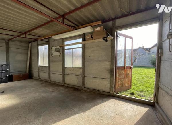 Maison de bourg de 60m² de plain pied rénovée avec garage et dépendances sur MARESCHE