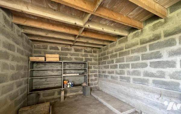 Maison de bourg de 60m² de plain pied rénovée avec garage et dépendances sur MARESCHE