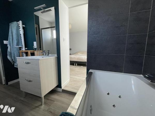 Maison de bourg de 60m² de plain pied rénovée avec garage et dépendances sur MARESCHE