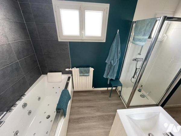 Maison de bourg de 60m² de plain pied rénovée avec garage et dépendances sur MARESCHE