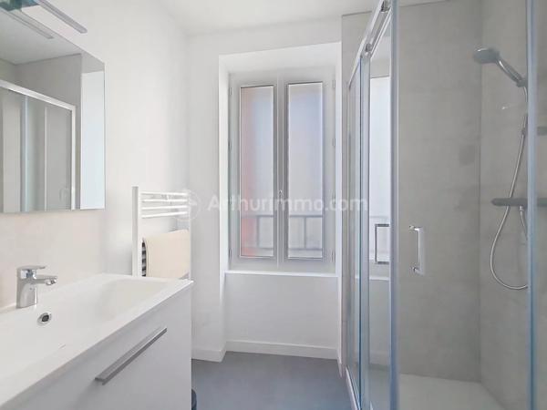 Location                                                      Appartement
                        
                     1 pièces                      17 m2                     à Clermont-Ferrand