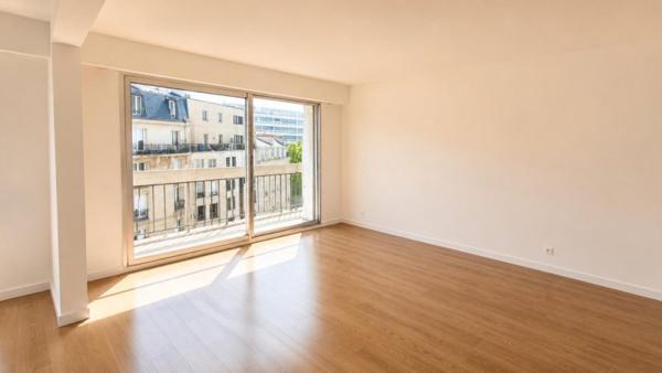 Vente / Appartement T5 à Paris (75018)