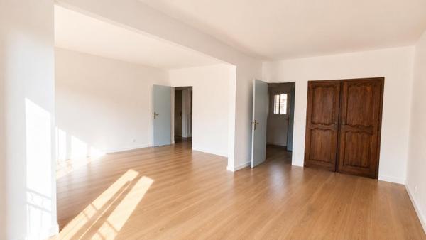 Vente / Appartement T5 à Paris (75018)