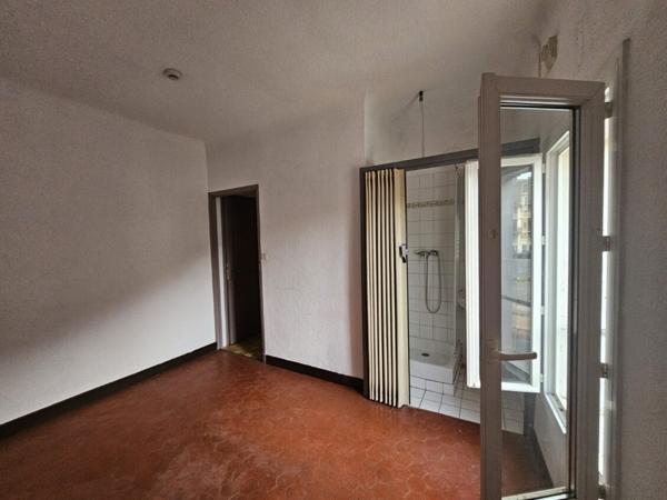 Appartement T2 à créer entièrement  38  m² sur Château Arnoux idéal investisseur
