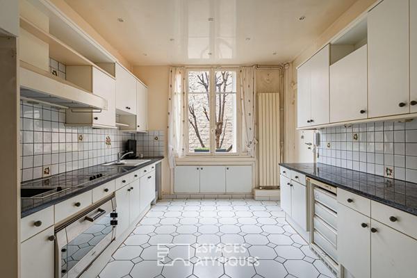 Villa Chaptal, duplex d’exception Art Déco aux volumes majestueux .