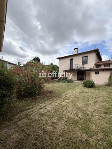 Maison
         6 pièces
        - 144 m² 580 000 € *