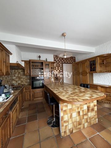 Maison
         6 pièces
        - 144 m² 580 000 € *