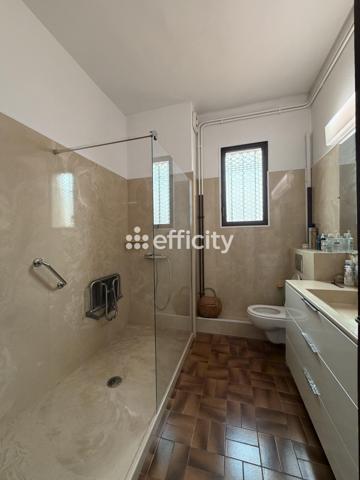 Maison
         6 pièces
        - 144 m² 580 000 € *
