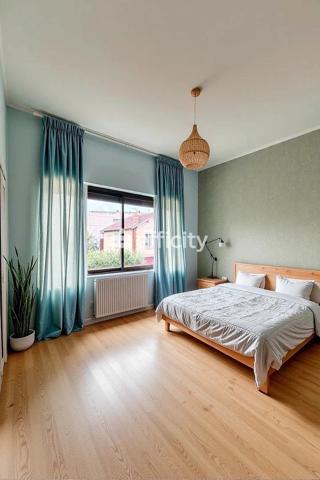 Maison
         6 pièces
        - 144 m² 580 000 € *