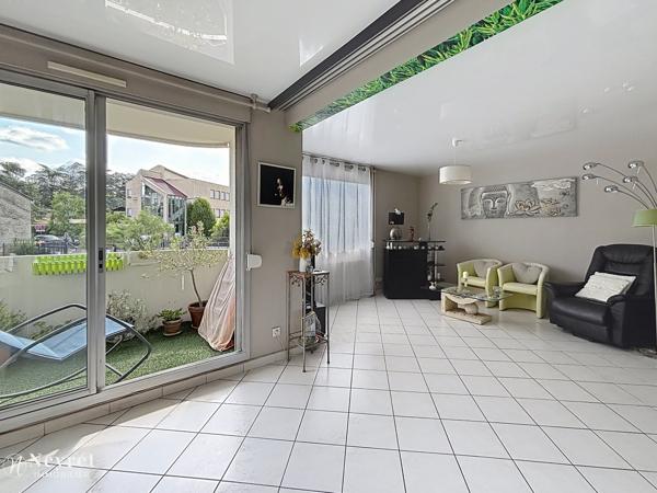 OULLINS - Appartement T4 de 88,26 m² avec balcon, ascenseur, cave et parking – À 3 minutes du centre-ville et