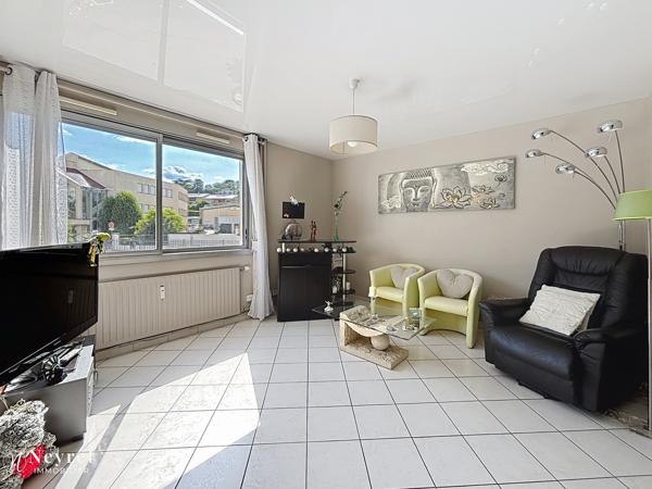 OULLINS - Appartement T4 de 88,26 m² avec balcon, ascenseur, cave et parking – À 3 minutes du centre-ville et