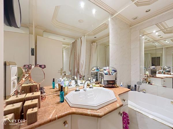 OULLINS - Appartement T4 de 88,26 m² avec balcon, ascenseur, cave et parking – À 3 minutes du centre-ville et