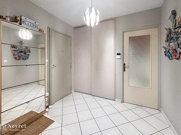 OULLINS - Appartement T4 de 88,26 m² avec balcon, ascenseur, cave et parking – À 3 minutes du centre-ville et