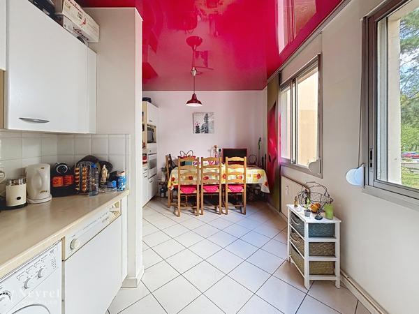 OULLINS - Appartement T4 de 88,26 m² avec balcon, ascenseur, cave et parking – À 3 minutes du centre-ville et