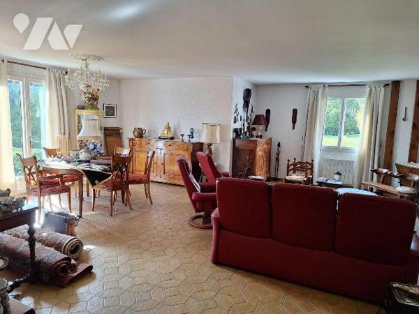 Maison à vendre à PIGNY limite FUSSY (CHER), charmante maison de 1984 élevée sur sous-sol compr...