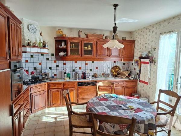 Maison à vendre à PIGNY limite FUSSY (CHER), charmante maison de 1984 élevée sur sous-sol compr...