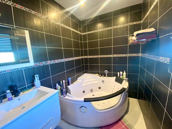 Grande maison de 6 pièces dans quartier prisé à RION DES LANDES (40)