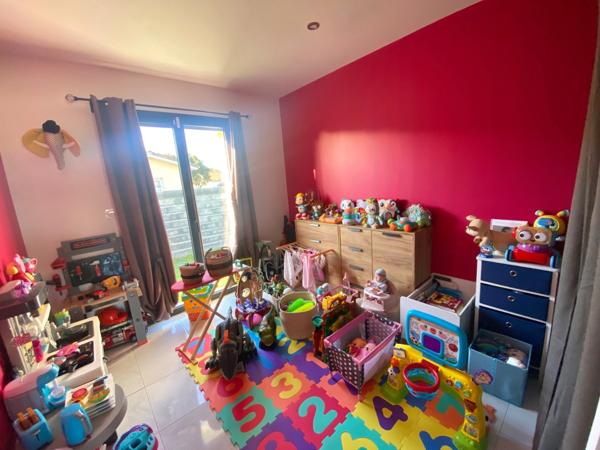 Grande maison de 6 pièces dans quartier prisé à RION DES LANDES (40)