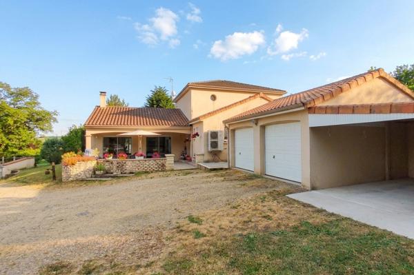 BELLE VILLA DANS UN JARDIN ARBORE