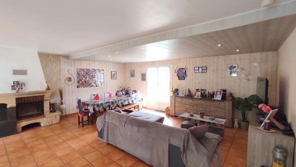 BELLE VILLA DANS UN JARDIN ARBORE