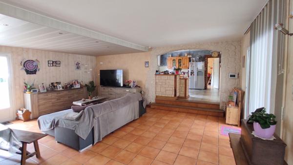 BELLE VILLA DANS UN JARDIN ARBORE