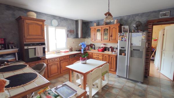 BELLE VILLA DANS UN JARDIN ARBORE