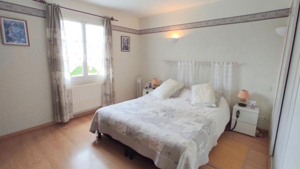 BELLE VILLA DANS UN JARDIN ARBORE