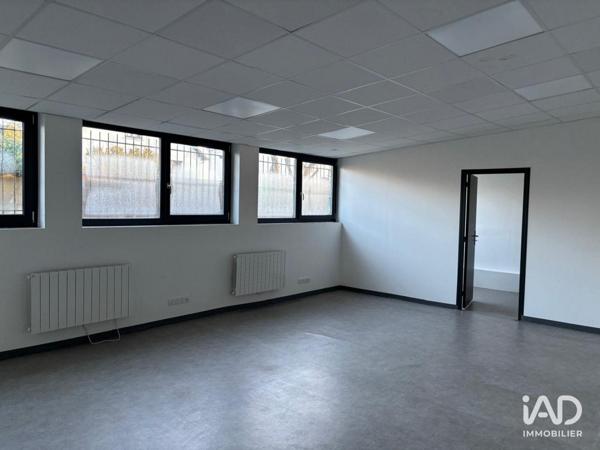 Location local d’activité 305 m² Le Mesnil-Saint-Denis