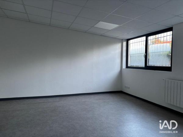 Location local d’activité 305 m² Le Mesnil-Saint-Denis