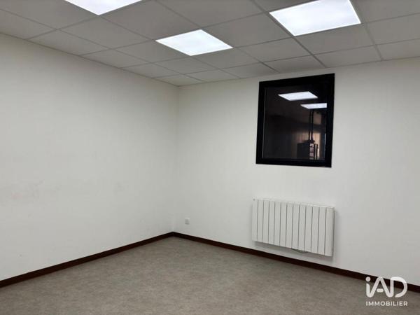 Location local d’activité 305 m² Le Mesnil-Saint-Denis