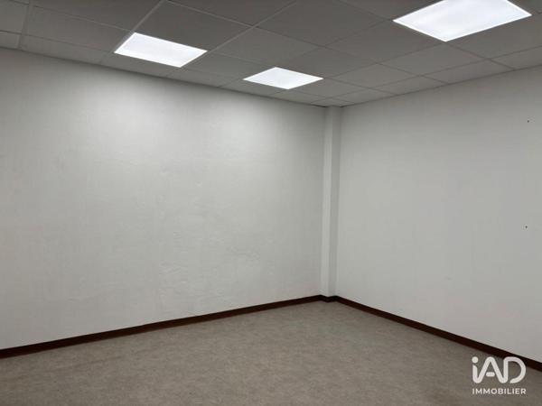 Location local d’activité 305 m² Le Mesnil-Saint-Denis