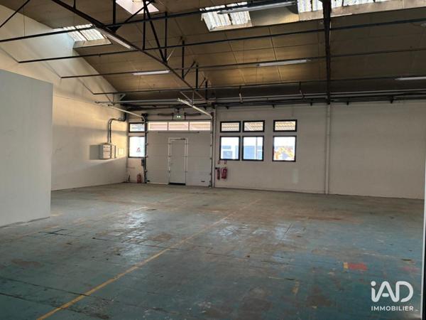 Location local d’activité 305 m² Le Mesnil-Saint-Denis