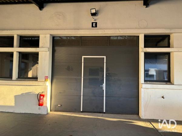 Location local d’activité 305 m² Le Mesnil-Saint-Denis