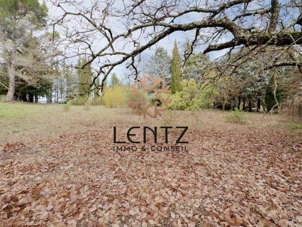 Terrain constructible de 1679 m² – Non viabilisé