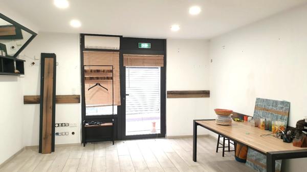Local rénové 42 m2 pour bureau, profession libérale ou stockage