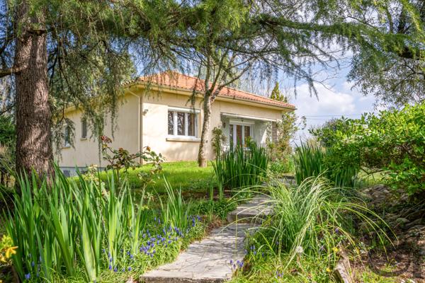 A vendre maison avec jardin proche de toutes les commodités à Puymiclan
