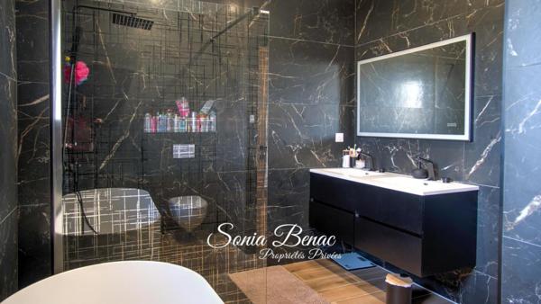 VILLA COMTEMPORAINE DE PLAIN PIED - T5 - PISCINE  - POOL HOUSE  - DOUBLE GARAGE - CARBONNE