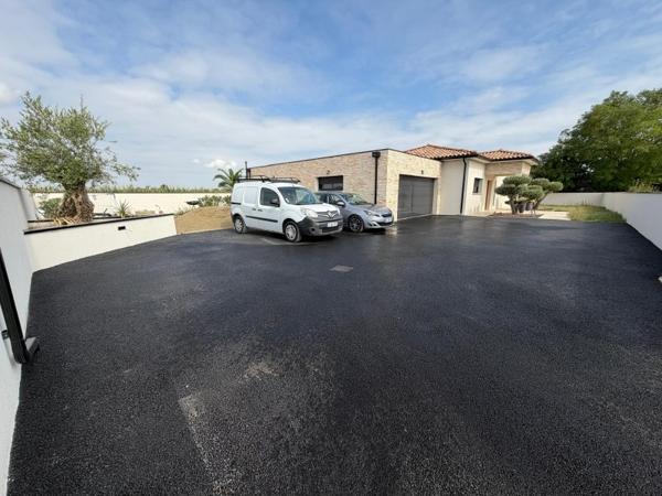 VILLA COMTEMPORAINE DE PLAIN PIED - T5 - PISCINE  - POOL HOUSE  - DOUBLE GARAGE - CARBONNE