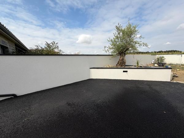 VILLA COMTEMPORAINE DE PLAIN PIED - T5 - PISCINE  - POOL HOUSE  - DOUBLE GARAGE - CARBONNE