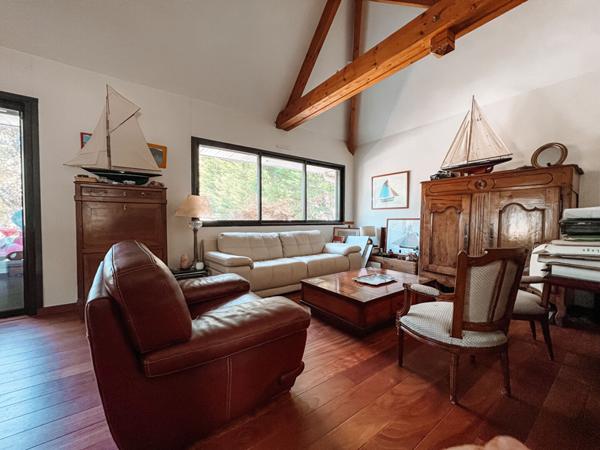 Maison 7 pièce(s) 6 chambre(s) 196.85 m²