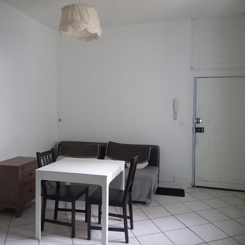 Charmant T2 en plein cœur de TOURS (37) avec cour intérieure privative (collective)