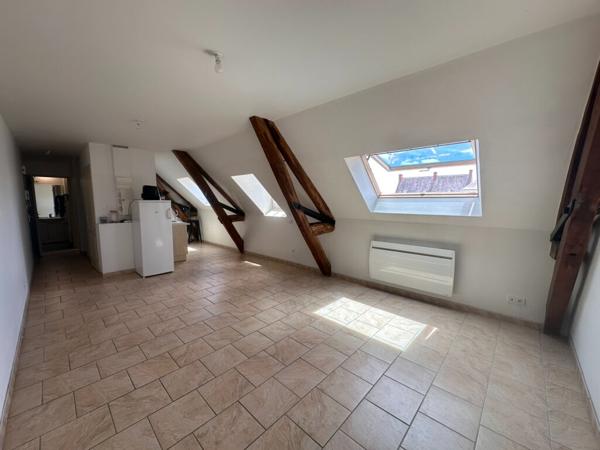 Location appartement centre bourg MAZÉ