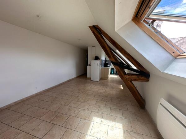 Location appartement centre bourg MAZÉ