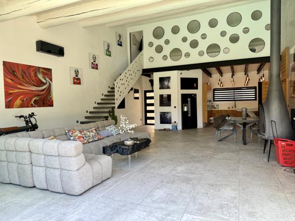 Castelnau-le-Lez (34170) Magnifique Villa contemporaine de 160m2, avec maison d'invité de 50m2 et garage de 40m2 sur un terrain de 900m