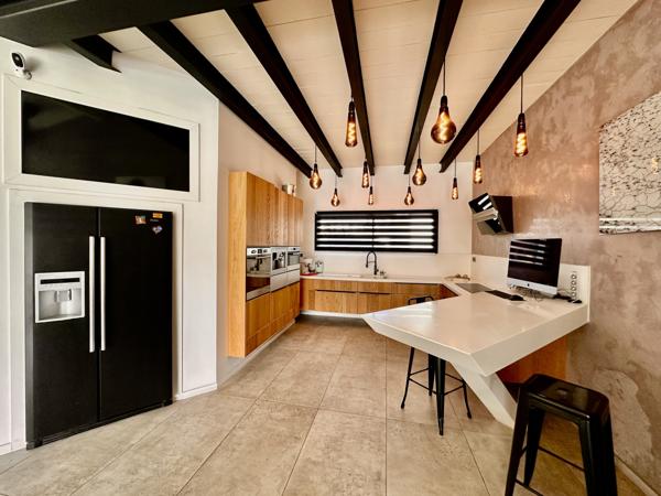 Castelnau-le-Lez (34170) Magnifique Villa contemporaine de 160m2, avec maison d'invité de 50m2 et garage de 40m2 sur un terrain de 900m