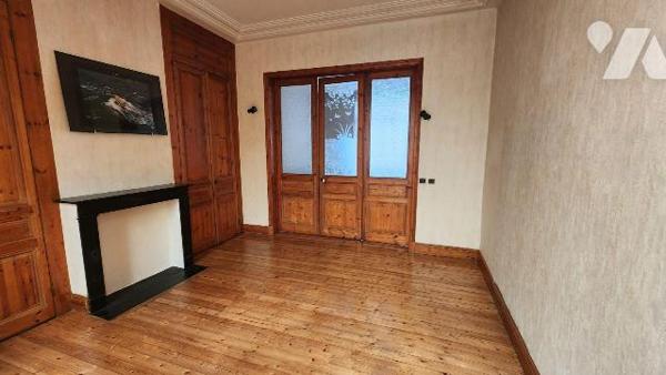 ROSENDAEL CENTRE

MAISON A RENOVER
Maison de Maître avec carrelage d'époque et beaux planche...