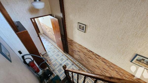 ROSENDAEL CENTRE

MAISON A RENOVER
Maison de Maître avec carrelage d'époque et beaux planche...